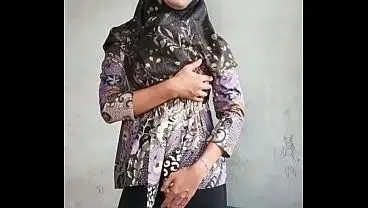 Hijab Shemale Enjoying Self Masturbation