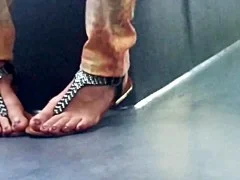 sexy Indian or Pakistani MILF Feet Candid & face beauty