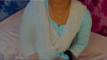 Desi Bhabhi fucked in green saree, Bhabhi caught my penis and sucked it in her mouth.