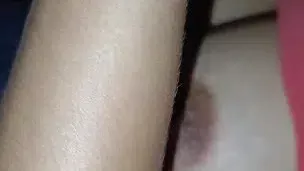 Le chupo las ricas tetas a mí compañera de universidad