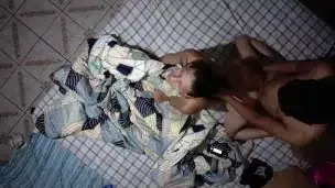 Milf se gana un rico Creampie en Su VAGINA APRETADA