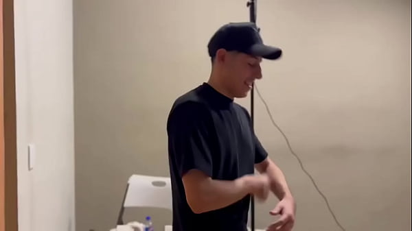 Ya tengo verificado mi canal de pornhub ?Con quién creen que debería colaborar?