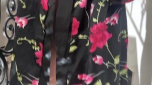 CADA QUE VOY A LA CASA DE MI VECINA ELLA ME RECIBE MOSTRANDOME SUS JUGOSAS TETAS