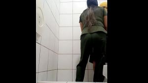 MY STEPSISTER’S BITCH INVITED ME TO THE BATHROOM SO THAT I HELP HER WITH THE WATER. THEN HE TOLD ME TO PUT A MASK ON, HE DROPPED HIS TOWEL ON THE FLOOR AND WE ENDED UP HAVING SEX STANDING UP. FREE HOMEMADE PORN