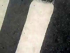 Atravessando a rua com pano no rabo