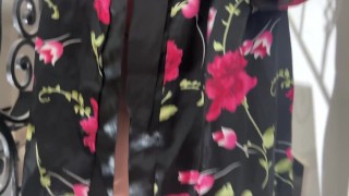 CADA QUE VOY A LA CASA DE MI VECINA ELLA ME RECIBE MOSTRANDOME SUS JUGOSAS TETAS