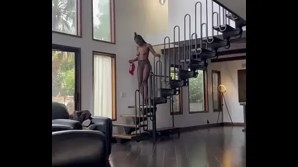 Dark Chocolate Almost Ate It Off The Stairs With Her Shirt Off #titties #ebony #Tall #Runway #Modelvibes #Highheels #Ke …