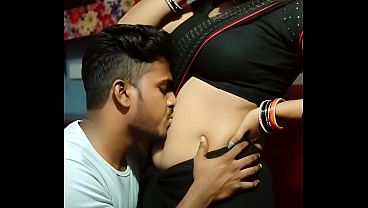 Desi Bhabhi Yashoda Mishra saree Navel romance with her Devar
