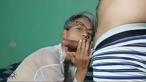 Hard amateur sex with the delicious pussy and ass of a beautiful Indian woman, porn in Spanish.