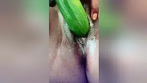 Hot Bhabhi Ne Pura Khira Apni Chut Me Dal Kar Apni Chut Ki Pyas Bujai