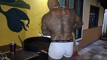 MEU CORNINHO SAIU PRA COMPRAR GELO E DEI PRO CHURRASQUEIRO DA FESTA