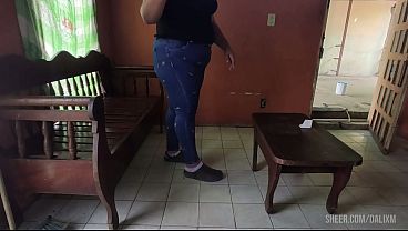 MI HIJASTRA llega de estudiar y la castigo dándome UNA MAMADA RICA sin que su MAMA nos pille