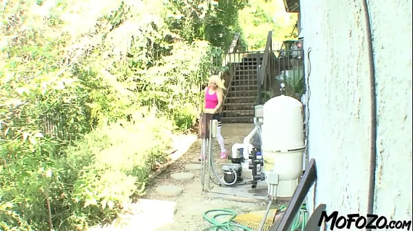 MOFOZO.com – Gamer Is Fucking A Blonde College Student