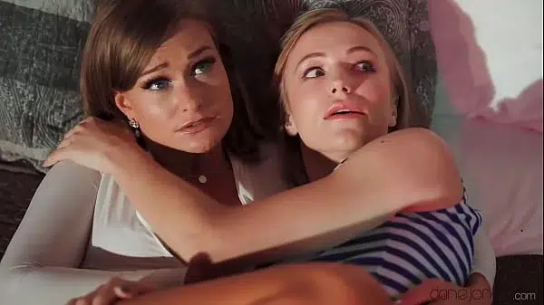 Natural lesbians shelter from the rain – Lesbea