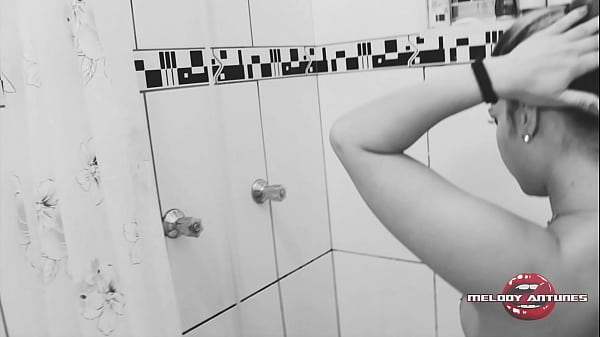 Naughty actress Melody Antunes let her friend film the tastiest bath of XVideos mouthwatering!
