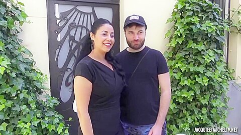 Nawel Is An Amateurs European Who Loves – Bum To Mouth