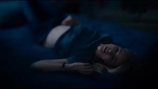Netflix lesbian series ‘GYPSY’ – MILF Naomi Watts masturbating thinking about young Sophie Cookson