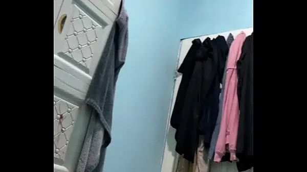 Ngentot istri teman hijab sampai crot, memeknya becek