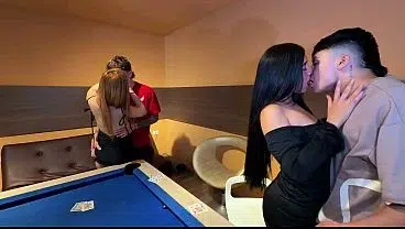 Partida de cartas entre amigos que terminó en una gran orgía salvaje – SPACE PRODUCTIONS