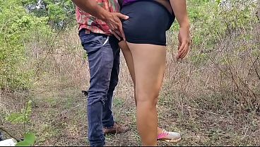 un rapidito al aire libre con la culona de mi hermanastra