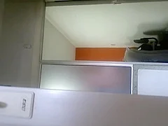 Apoiada de 4 na mesa