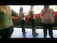 Apoyon nena tren 01