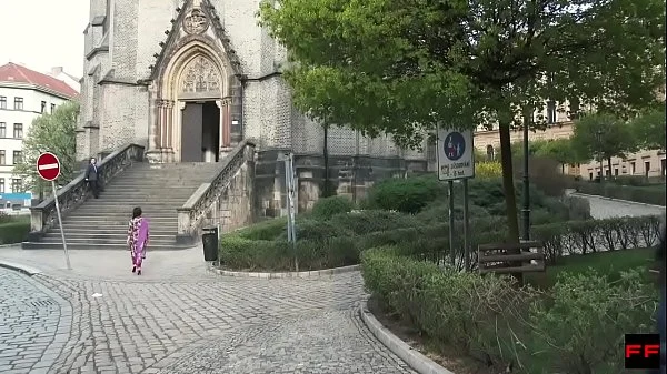 Dude kissing like it’s his first time
