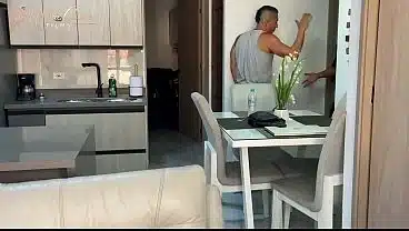 me cogo al mejor amigo de mi esposo mientras el nos hace la comida – Porno en español