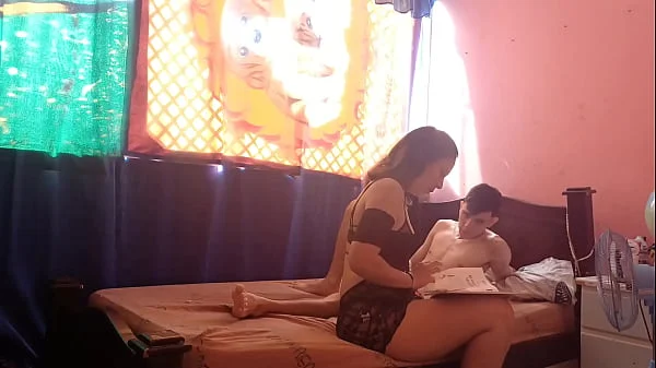 SUB ESPANOL CASEROS- MI NUEVA VECINA DEL BARRIO LLEGO SOLA AL BARRIO Y NO TENIA CON QUIEN QUEDARSE ASI QUE LA INVITE A MI CASA PARA VER VIDEOS DE BRAZZERS EN ESPANOL