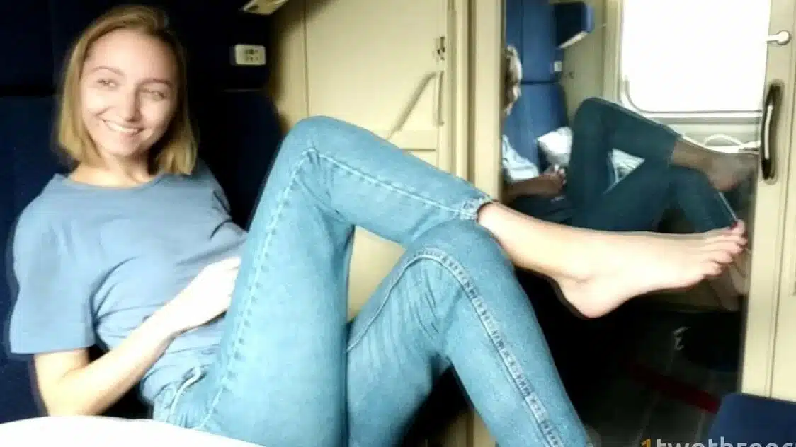 DOUBLE CUM IN MOUTH FOR CUTIE TRAVELER ON A TRAIN