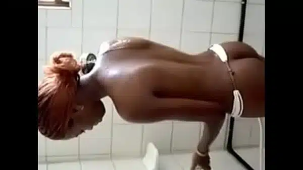 YouPorn – miriam-on-the-shower-anniversaire
