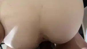 CADA QUE VOY A LA CASA DE MI VECINA ELLA ME RECIBE MOSTRANDOME SUS JUGOSAS TETAS