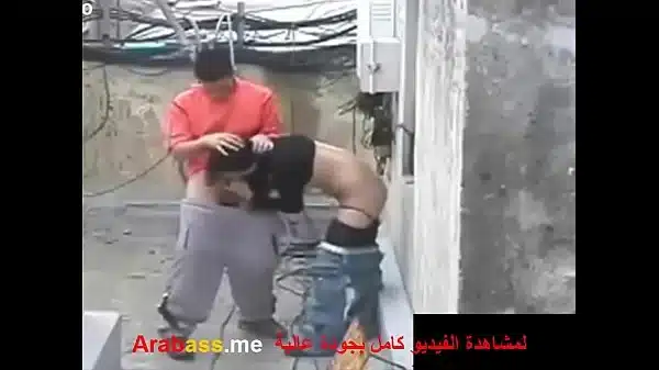 قحبة جزائرية تتناك مع صاحبها فوق السطح