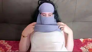 مصريه شرموطة تتناك مع ثلاتة فحول سكس عربي جديد
