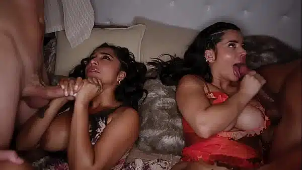 DOS MORENAS TETONAS INTERCAMBIAN A SUS MARIDOS – SARA RETALI – YASMINA KHAN