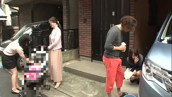 https://bit.ly/3AhXNa7　妻のママ友がすげー巨乳！思わずチラ見してたらバレた！気まずいと思っていたら、彼女は溜まってたのか、俺の事を求めてきて、ラッキーと思いつつハメる！感じまくる巨乳ママ友！しかも中出しをせがんできた！ 人妻 主婦 熟女 寝取り 寝取られ 浮気 不倫 発情 騎乗位 フェラチオ パイズリ  乳首責め  亀頭責め 巨乳 美乳 黒髪 ロング パート2