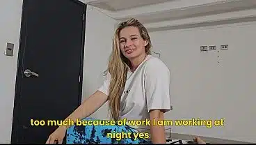 La mejor amiga de mi madrastra me seduce cuando ella no esta- sub ingles