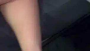 La toco toda hasta que me vengo encima de ella