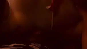 ME MASTURBO EN CASA VIENDO PORNHUB Y EL VECINO TERMINA MASAJEANDO MI CUCA