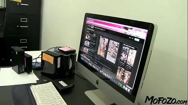 MOFOZO.com – 18 Year Old Step Sister Gets The Cum In Her Mouth