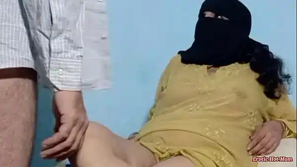 Muslim step Bhabhi says “Meine use kaha to boht mgr wo sunta nhi, bus gaand do muje meine chodna hai so he fucked me hard in nakaab