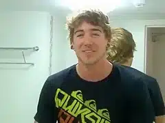 SEXY STRAIGHT AUSTRALIAN SURFER JACKS OFF AND CUMS