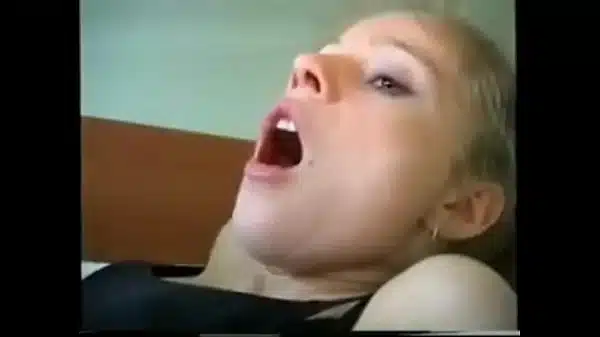 Tiene sexo conmigo