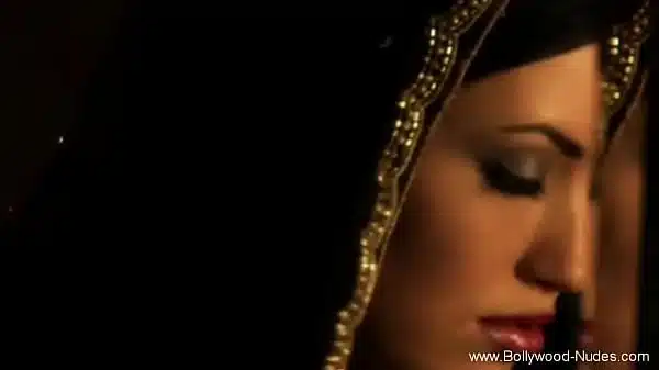 A seductive ritual from Indian brunette with a body and  butt massage experience of a woman just to feel good