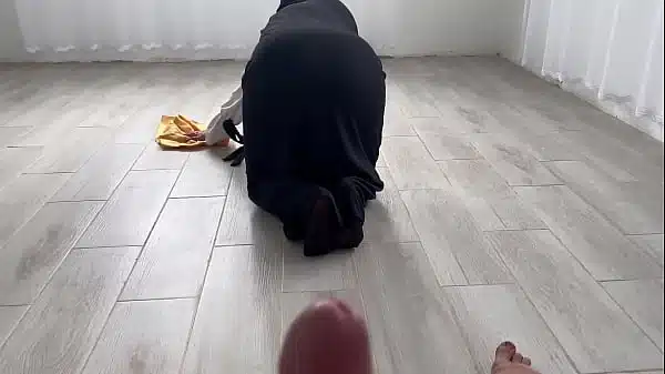 Arab in hijab gets creampie in tight pussy
