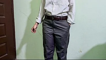 Boss Fucked Secretary- Boss ne Apni Apne Office ki Larki Ko paise ka lalach dekar Chod Dala