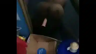 Kelakuan istriku kalau lagi sange, adakah yang mau ngentot istriku ?