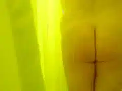 ma femme sous la douche mais que fait-elle?