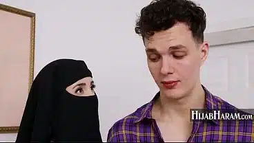 Middle Eastern Stepmom Broke Down My Walls And Planted Her Flowers On My Thorn