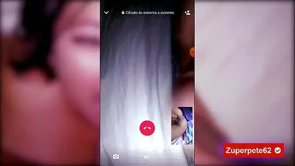 Susy enseña su gran culo a un fan en vivo por video llamada ella es muy sexy y se deja manosear como putita suscrIbete¡¡¡